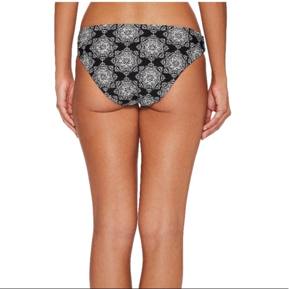 Ella Moss Medallion Melody Reversible Bottom - Picture 2 of 10
